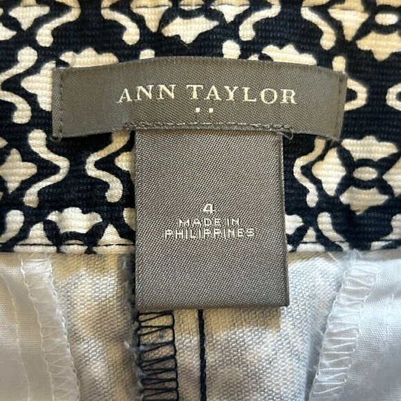 NWOT Ann Taylor Women's Navy Blue and White Geometric Pattern Mini Skirt, Size 4 - Picture 5 of 6
